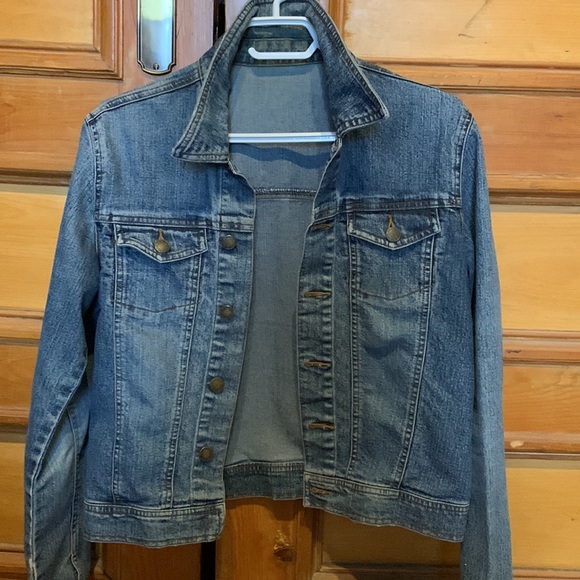 Great little distressed jean jacket. - Picture 1 of 4